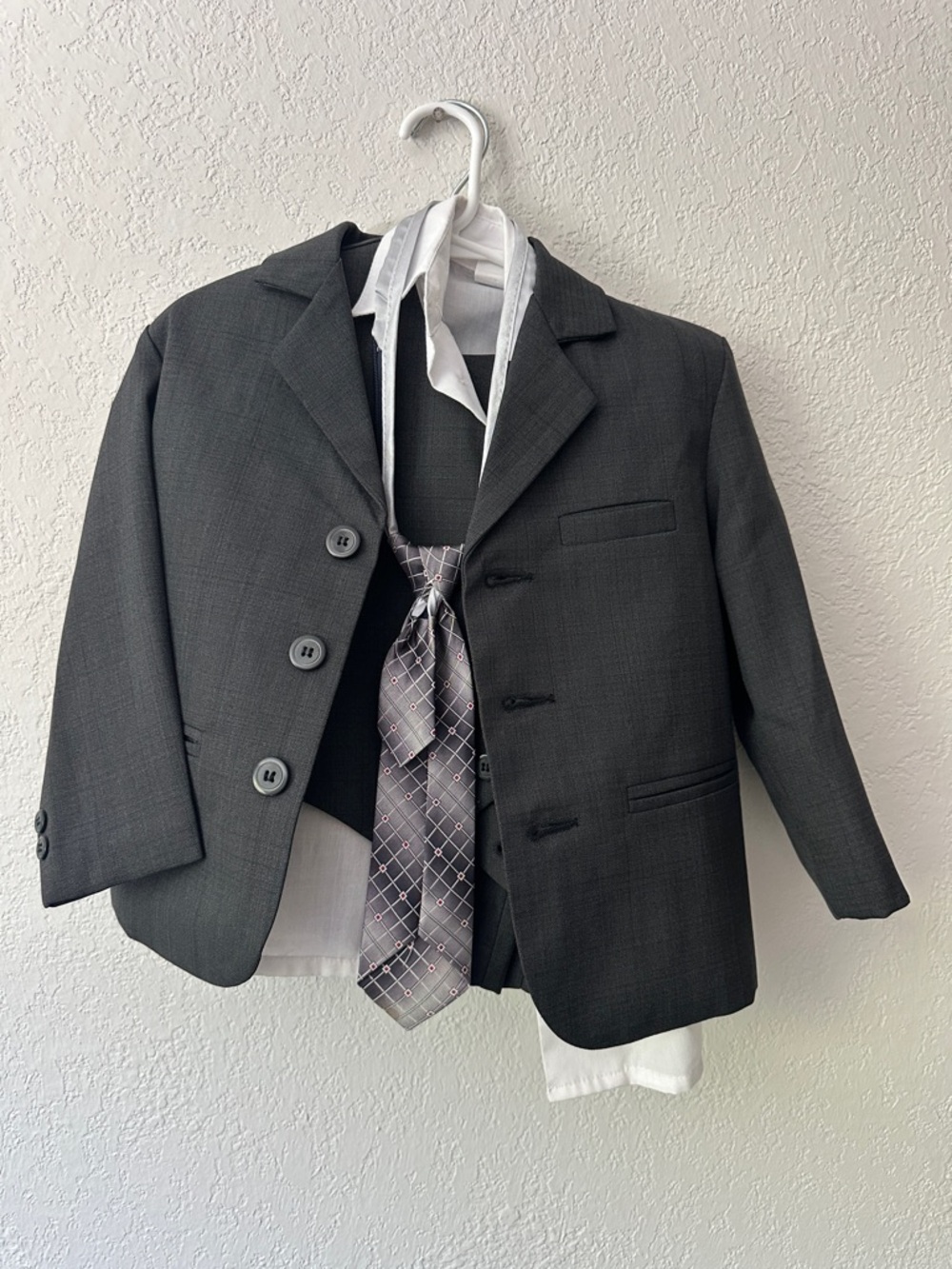 Charcoal Suit Jacket with Patterned Tie